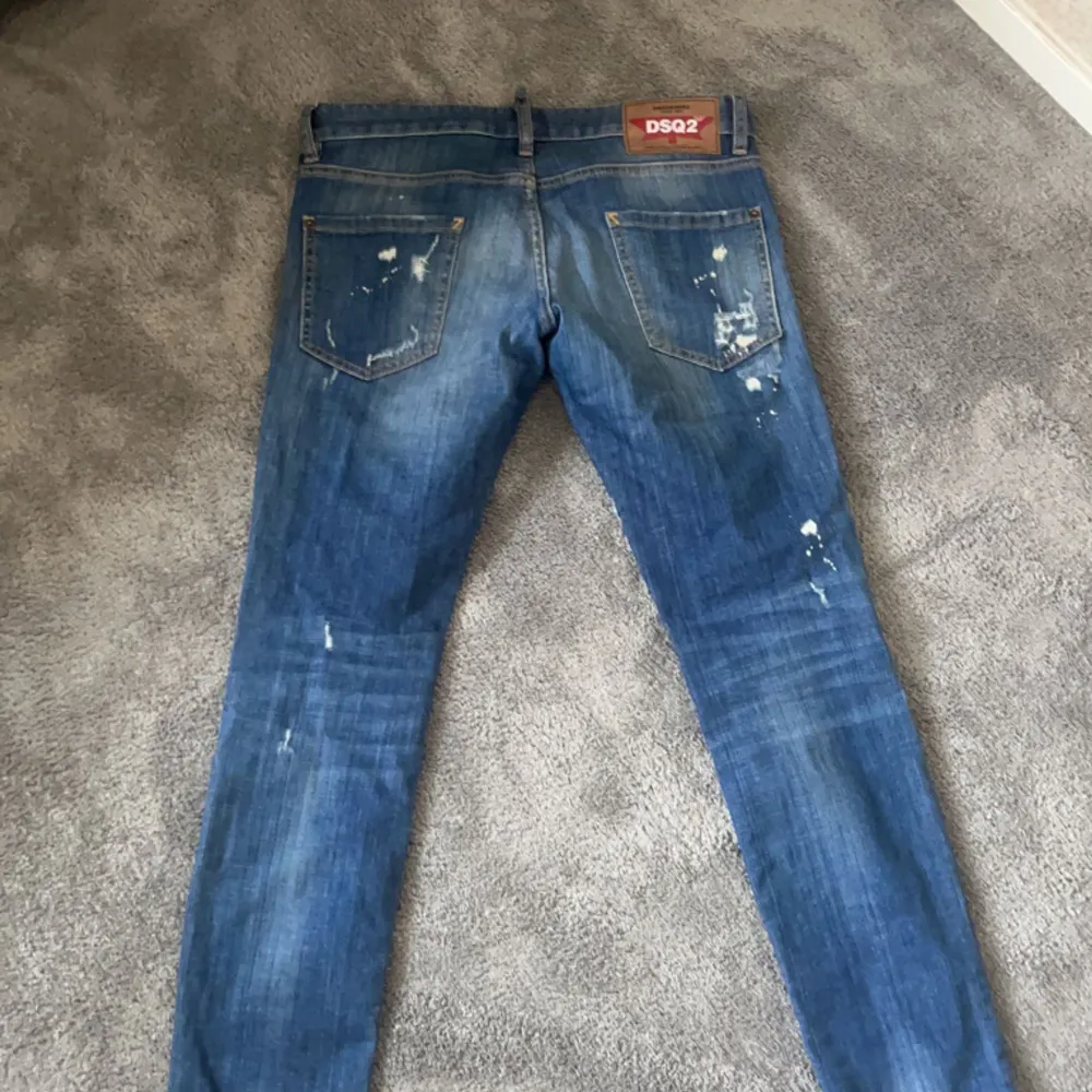 Tjena säljer nu mina dsq2 jeans  Size 48 sitter mindre  . Jeans & Byxor.