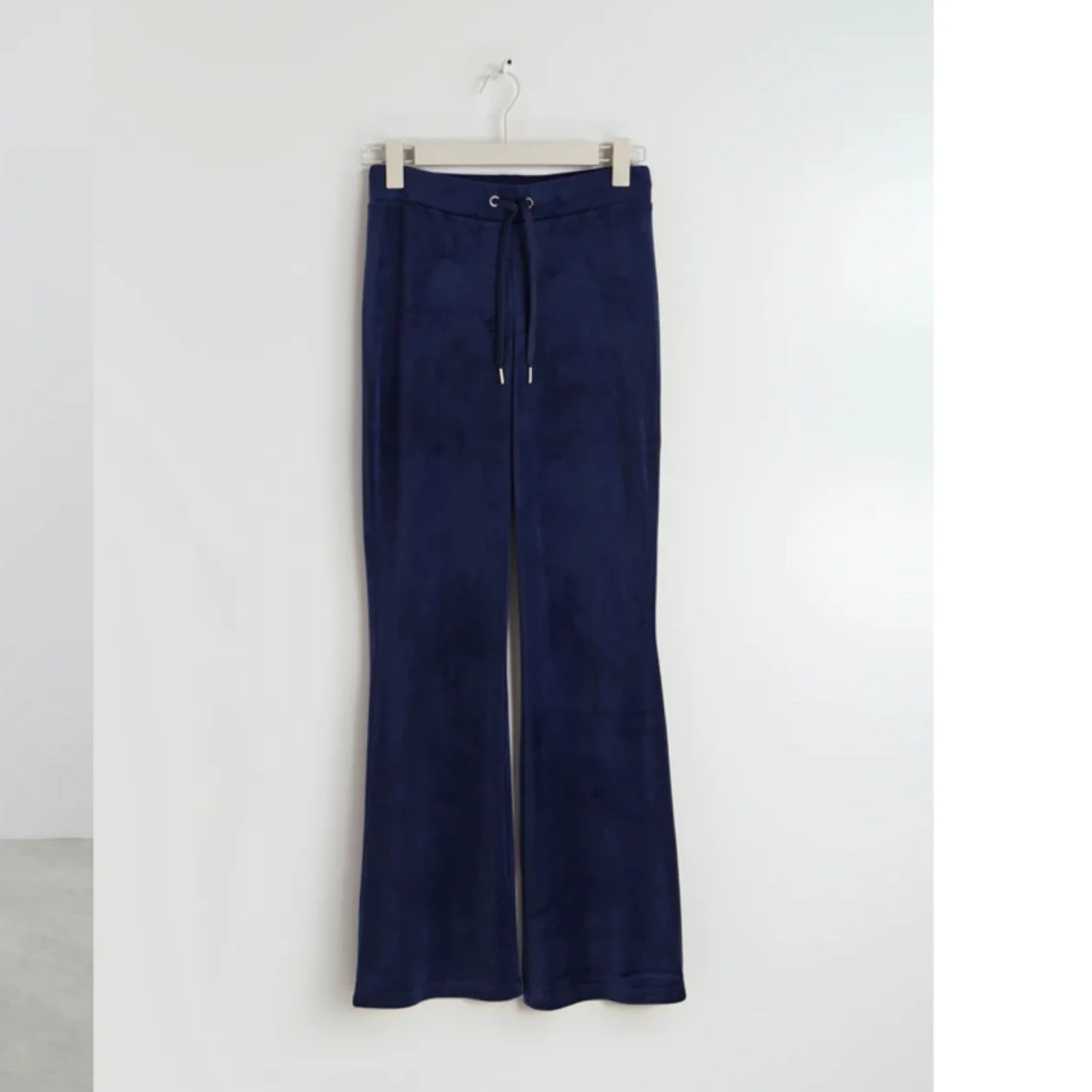 Gina Tricot velour byxa blå