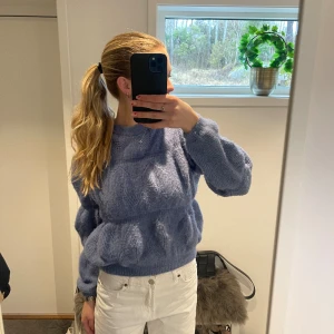 & Other stories tröja - Mycket fin & other stories tröja som tyvärr inte kommer till användning. Den är ny kemtvättad och i fint skick💙Nypris ca 800 kr och helt slutsåld. 