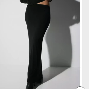 Kjol - långkjol ifrån Nelly i str xxs men som även passar mig som vanligtvis har xs. Endast använd 1-2 gånger🥰