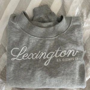 Lexington sweatshirt  - Säljer denna sweatshirt från lexington i bra skick. Storlek xs men passar även S!! Köp via ”köp nu”🩷