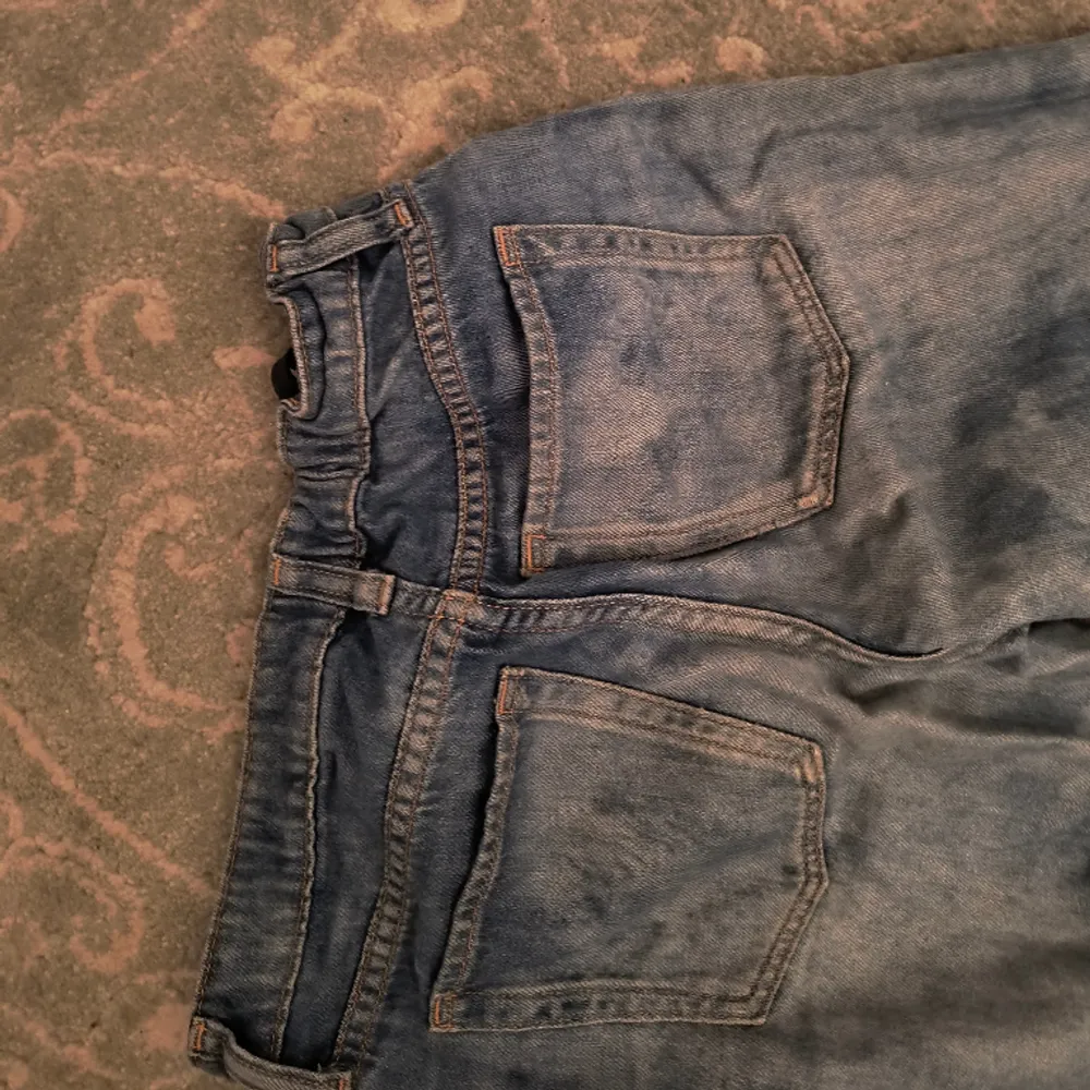Använda ett par gånger så skicket är 9/10 men de är perfekta för både sommar och vinter och såklart vår och höst! ☺️👖. Jeans & Byxor.