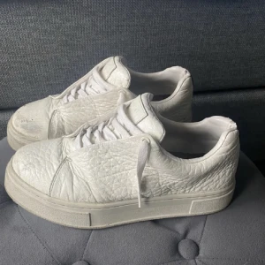 Eytys doja - Säljer mina eytys doja i vit, köpta för ett år sedan ✨🩷 använda där av priset 🤝