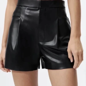 Skinnshorts  - Säljer då de ej kommer till anvädning längre. Säljs inte längre!