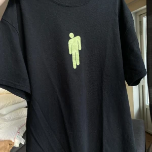 Billie Eilish tröja - Äkta Billie Eilish Blohsh tröja Nyskick Storlek M Köpare står för frakt