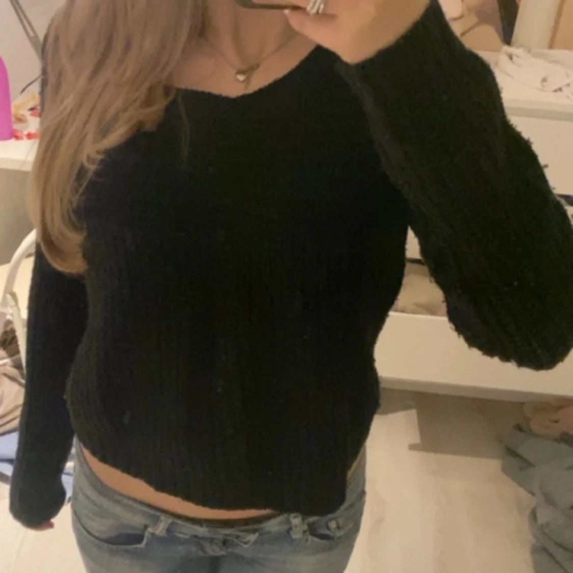 Svart stickad tröja