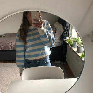 Stickad tröja  - Stickad tröja, storlek S, sparsamt använd 