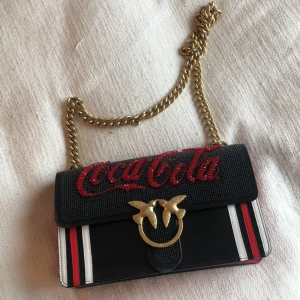 Unik väska - Limited edition  Coca cola Köpt för över 5000kr Finns bara några få i världen Jättefint skick