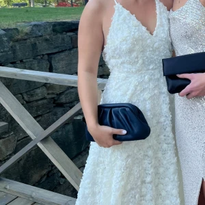 Ida Sjöstedt  - Säljer min fina balklänning modellen georgina dress av Ida Sjöstedt! Storlek 36/38☺️ Hör av er vid intresse! Priset går att diskutera 💗