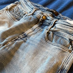 Replay jeans - 31/32 i storlek, säljer för att dem inte passade mig. oanvända, bara provade.