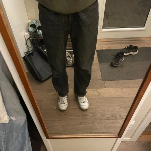 ACNE STUDIOS JEANS - Jeans från acne studios. Riktigt grym kvalite på dessa, kan mötas upp i Stockholm. Fler bilder kan lösas. Pris kan absolut diskuteras.