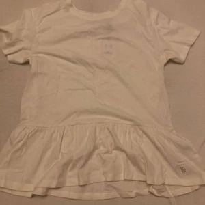 Vit t shirt - Aldrig använd, prislapp kvar