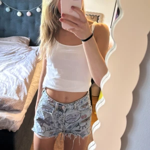 Shorts - Säljer dessa coola shorts från Cider! De är i fint skick och har inga defekter. Säljer de då de inte är min stil längre och därmed inte kommer till användning. 🩵 Pris kan diskuteras!!!