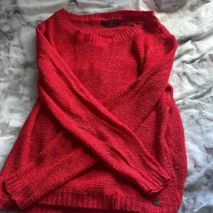 Röd tröja från Only i storlek XL kontaka mig om du är intresserad❤️
