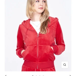 röd juicy kofta - knappt använd i strl xss men passar även xs💘