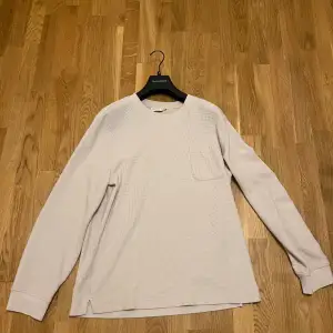 Skön tröja från Dobber, använt sparsamt med gånger, storlek M