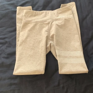 Stronger tight  - Jätte bra skick. Jag säljer pga att dom börjar bli försmå🩷