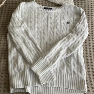 Polo stickad tröja  - Inga fläckar knappt andvänt Den är xs men passar även s och kanske m