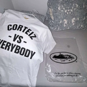 Corteiz Tshirt - T-shirten är helt ny, säljer pågrund av de inte satt som ja ville, den är äkta och är i storlek M. pris kan diskuteras vid snabb affär. intresserad? kom gärna privat. 🩷