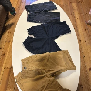 Kill shorts (barn)  - Använd skick men fortfarande fräscha. Säljer alla tillsammans för 200. Det är 6 st.