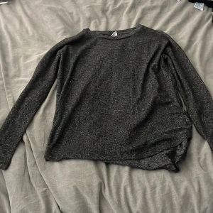 Ginatricot tröja (Storlek M) - Kan vara nått litet märke men väldigt fin knappt använd 