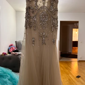 Fest klänning  - Mycket bra har inte använt den 