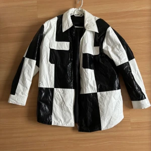 Vår/sommarjacka & other stories  - Storlek S. Helt oanvänd men saknar prislapp! 