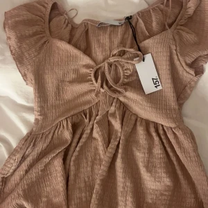 topp - supersöt rosa/beige topp från lager 157. Endast provad, prislappen är kvar. 