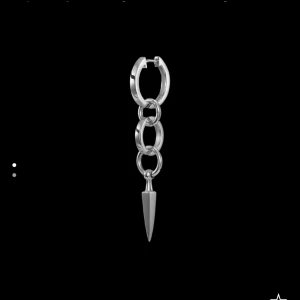 Maria Nilsdotter örhämge - Så snyggt Maria örhänge! Modell ”CHAOS QUEEN EARRING”!❤️