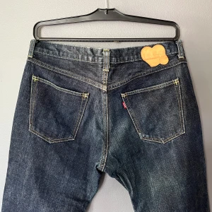 Number (N)ine Pain Jeans - 3x30, väldigt bra skick endast lite åldring i färgen. Har en raw denim-feel i sig samt färgen som inte har tvättats. Straight leg fit från Takahiro Miyashita period. DM för fler bilder osv