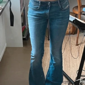 Disel jeans - Diesel jeans storlek 28/30 i nyskick Köpare står för frakten