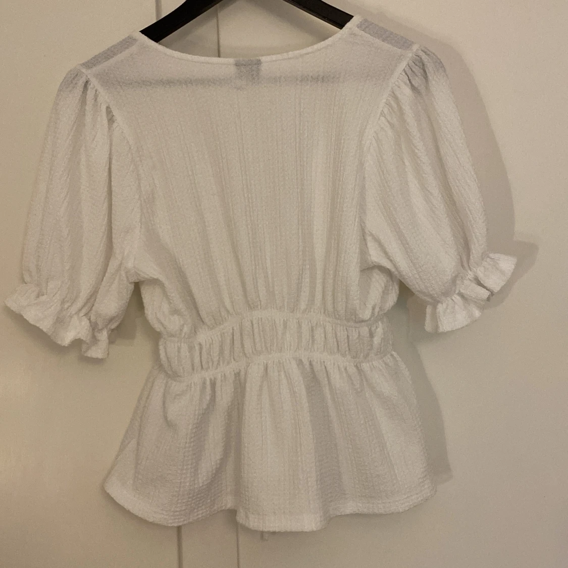 Volangblus från Gina med rosetter  - 90