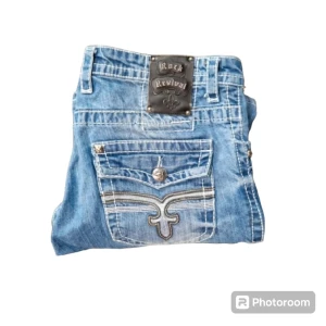 Roch revival jeans - bra skick men saknar en knapp 🤞 har inga bilder på då dom är lite för stora 🙏passar till både tjejer och killar 