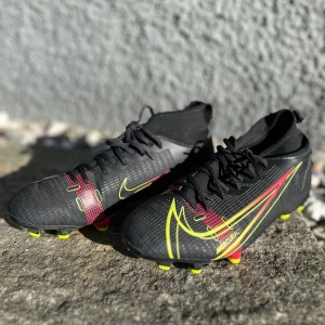 Nike Mercurial superfly 8  - Nike mercurial superfly 8 storlek: 38,5. Väldigt bra skick, ändats använd få tal gånger.