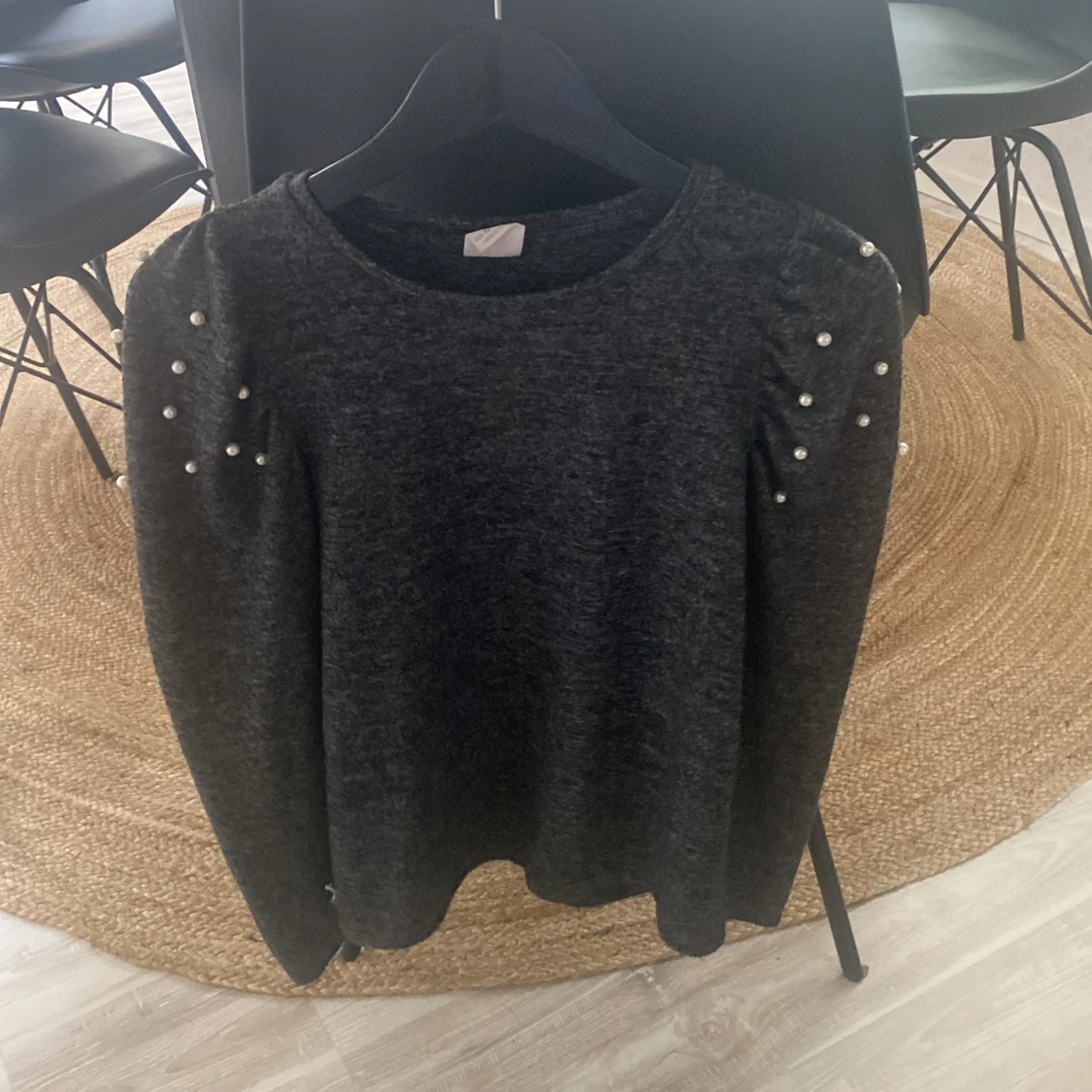 Svart grå stickad tröja  - 91