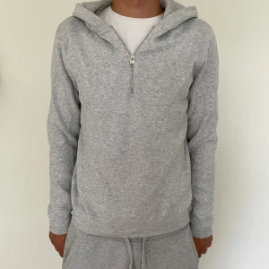 Jack and Jones tröja  - Skick 9/10 snålt använd pris 250kr bara skriva vid några funderingar 