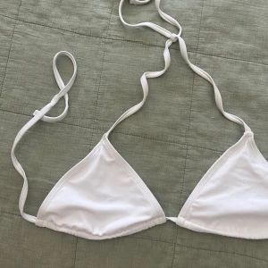 Bikinitopp - Använd någon enstaka gång. Köparen betalar för frakten och katt finns i hem 🏡 