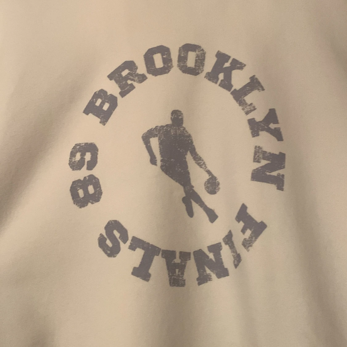 Beige Oversized Sweater med basket tryck från Gina Tricot - 90