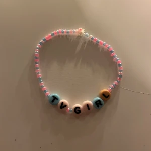 Tv girl armband - Bra skick hemma gjort