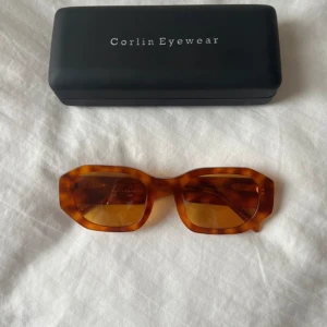 Corlin Eyewear  - Lite för stora för mig  Aldrig använda 