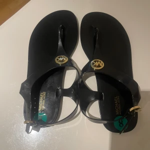 Skor - Säljer Michael kors skor helt ny storlek 39. 