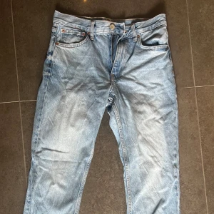 Jeans - Zara jeans aldrig använda. I strolek S, säljer för 150kr💘