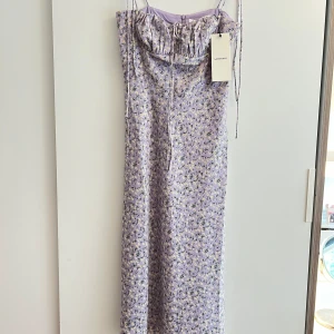 Adoore kläning  - Helt ny adoore kläning i storlek 34  Prislappen är kvar  Kolla in mitt konto för flera intressanta artiklar