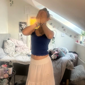 Blå linne - Ett blå linne med spets  Söt  Fråga bara om ni har frågor eller vill ha fler bilder💕
