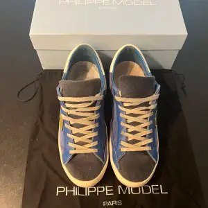 Philippe model skor i storlek 42 och i bra skick. Dustbag och boxen medföljer.