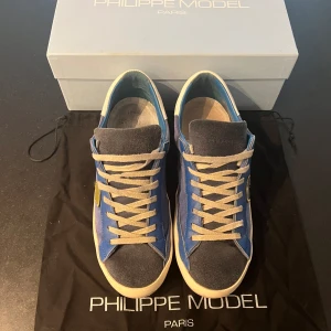 Philippe model - Philippe model skor i storlek 42 och i bra skick. Dustbag och boxen medföljer.