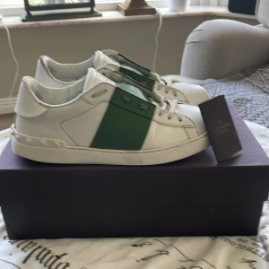 Valentino open - Tja, säljer nu dessa riktigt feta valentino Opels i grön färg. Bra skick 7/10  Nypris ca 7000 mitt pris 2599 