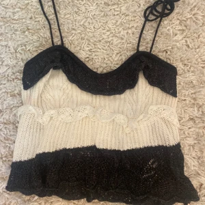 Zara topp - Orginalpris 299!!!‼️⚠️Stickad zara topp, obs! Aldrig använd!💕sänker inte pris.