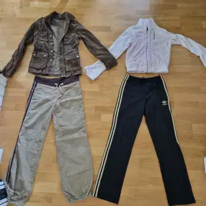 Två stycken svinsnygga outfits i early 2000's stil. 