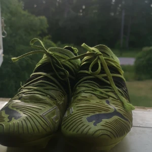 Puma future Light green - Jätte bra fotbollsskor men för små för mig. Hjälper med kontroll 